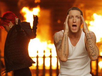 Стоп-кадр из клипа Eminem — Love The Way You Lie ft. Rihanna.

