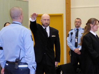 Андерс Брейвик в суде в Шиене, Норвегия, 10 января 2017 года.
Фото: Alister Doyle / Reuters.