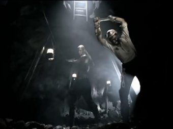 Стоп-кадр из клипа Rammstein — «Sonne».